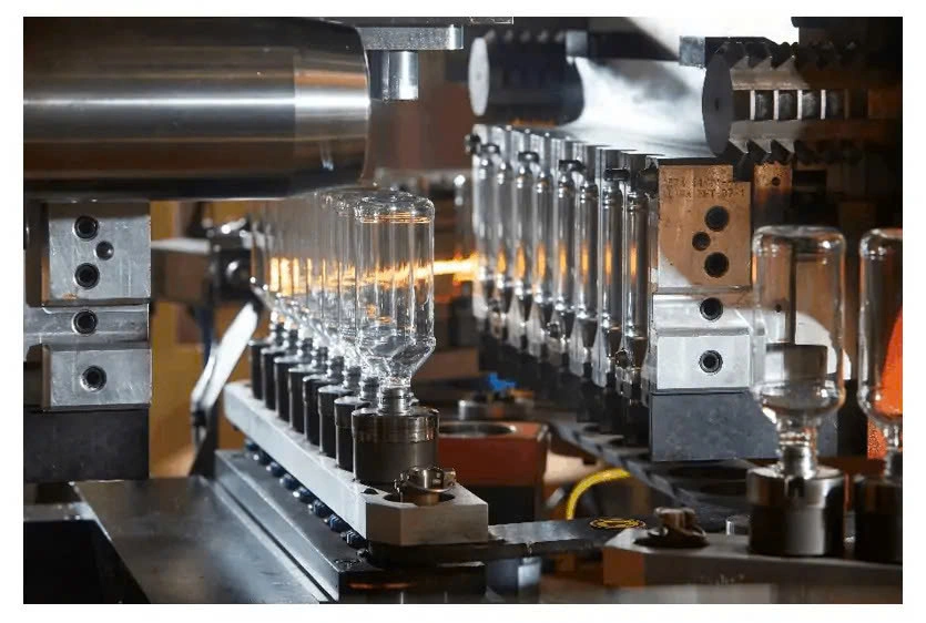 hệ thống làm mát bằng không khí trong quy trình thổi chai PET